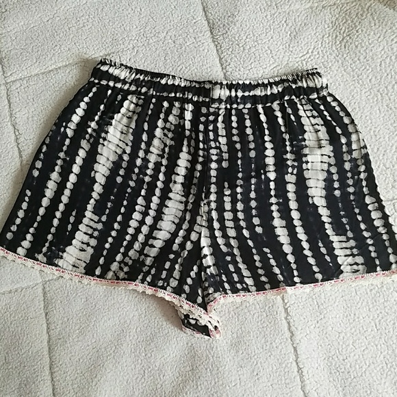 💕 TOPSHOP CROCHET TRIM TIE-DYE SHORTS - Picture 5 of 8